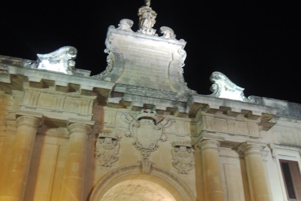 Barocco.Oberdan Bed and Breakfast Lecce Exteriör bild